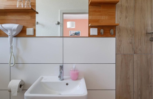 Morbisch am See Cabaña | Standard Doppelzimmer Hofseite - Pension Laubenhof