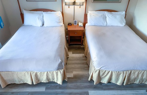 Boothbay Harbor Cabina | Standard King Room - 1 King Bed