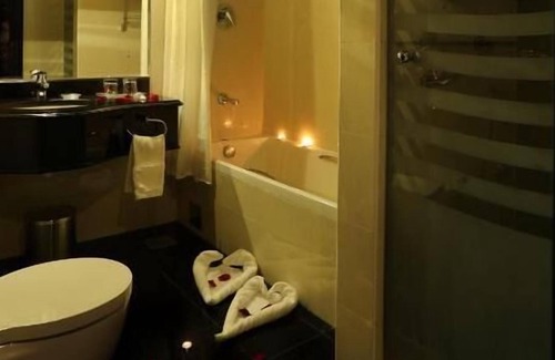 Al Nahda Apartamento | Standard Room Near Safeer Mall Sharjah By Luxury Bookings