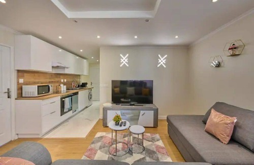 Epinay-sur-Seine Apartamento | Standing-5 Bedrooms -free Parking -10mn From Paris
