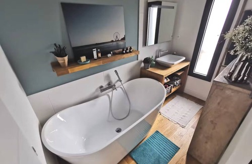 Begles Casa | Standing, calm and comfort
