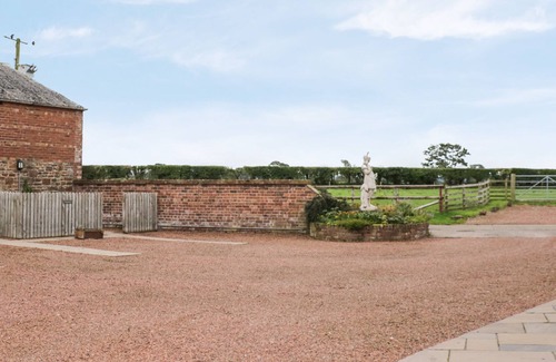 Wing Cabina | STANEGATE, pet friendly, with a garden in Brampton, Cumbria