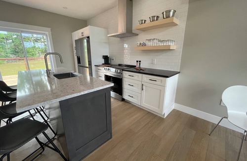 New London Casa | Stanley Bridge Retreat
