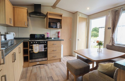 Hopton Cabaña | STANLEY'S LODGE, FOXBURROW HANG, family friendly in Belton, Norfolk