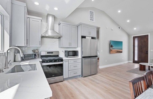 Hermosa Village Casa | Stanton Haven: Stylish and Cozy Home