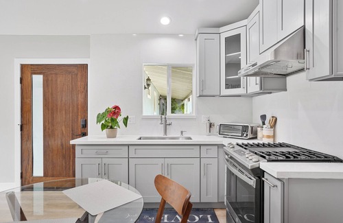 Hermosa Village Casa | Stanton Haven: Stylish and Cozy Home