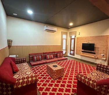Al Hadd Casa | Star Chalet with Pool & Wifi