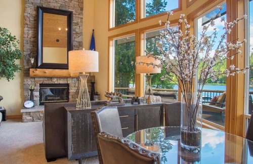 Coeur d'Alene Cabina | Star Lodge Lakefront Rental with Boat Slip
