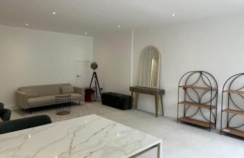West Hendon Casa | Star London Cheyne Walk 5 Bedroom Oasis