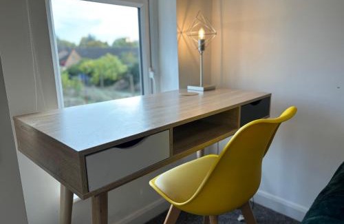 Peterborough Apartamento | Star Road Home, central location, FREE parking