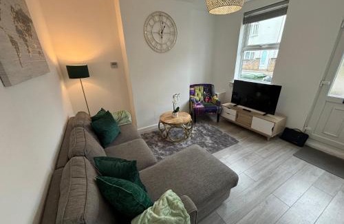 Peterborough Apartamento | Star Road Home, central location, FREE parking