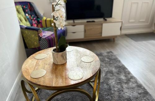 Peterborough Apartamento | Star Road Home, central location, FREE parking