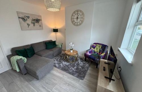 Peterborough Apartamento | Star Road Home, central location, FREE parking