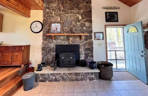 Huttonsville Cabina | Star View Lodge at Kumbrabow State Forest Off-Grid Lux Cabin