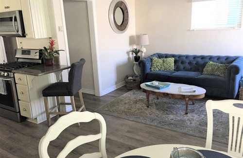 West Newport Casa | Starfish Cottage-Charm / Comfort, remodelado, limpio, 1 a la playa, 2 a la bahía