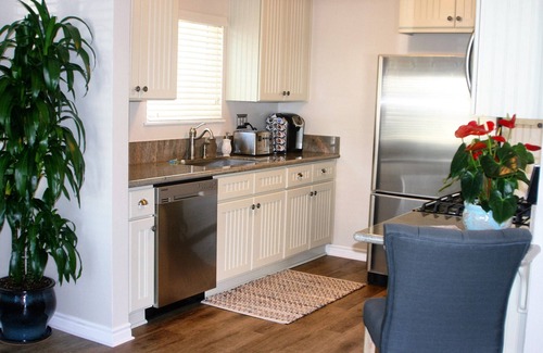 West Newport Casa | Starfish Cottage-Charm / Comfort, remodelado, limpio, 1 a la playa, 2 a la bahía