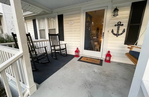 Morehead City Casa | Starfish DOG-FRiENDLY in the Historic District