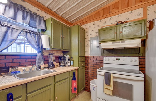 Crowell Cabina | Stargaze, Hike & Kayak: Cabin Near Copper Breaks!
