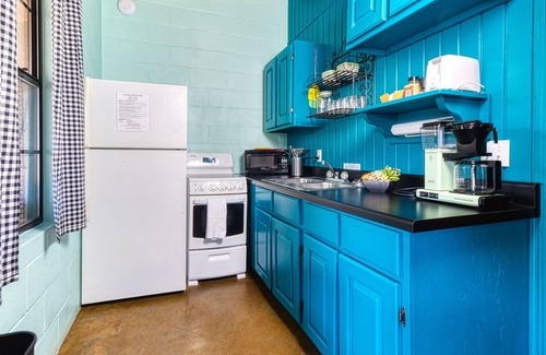 Leakey Cabina | Stargazer Cabin, Beautiful cozy cabin on 65 acres, Frio River access!