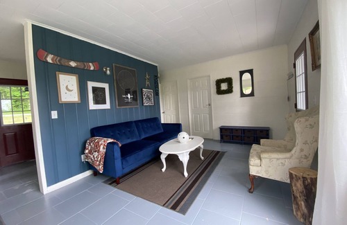 Three Rivers Cabaña | Casa de Jazz - Lakefront Cottages On Semi-private Lake, playa, barcos, diversión!