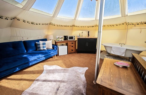 Aldborough Alquiler De RV | Tienda de campaña-De Lujo-Communal washrooms-Vista al campo-Bath
