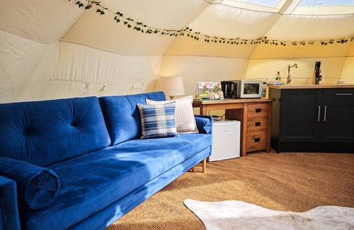 Aldborough Alquiler De RV | Tienda de campaña-De Lujo-Communal washrooms-Vista al campo-Bath