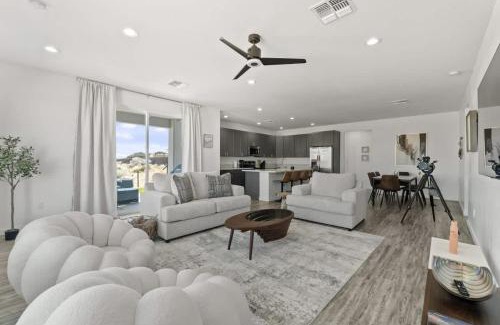 Greenehaven Casa | Stargazer - Rooftop Deck Hot Tub and Telescope