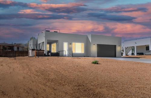 Greenehaven Casa | Stargazer - Rooftop Deck Hot Tub and Telescope