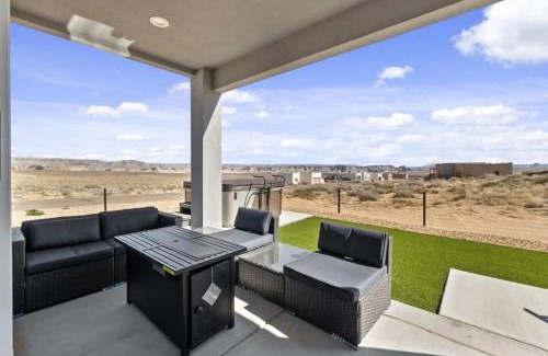 Greenehaven Casa | Stargazer - Rooftop Deck Hot Tub and Telescope