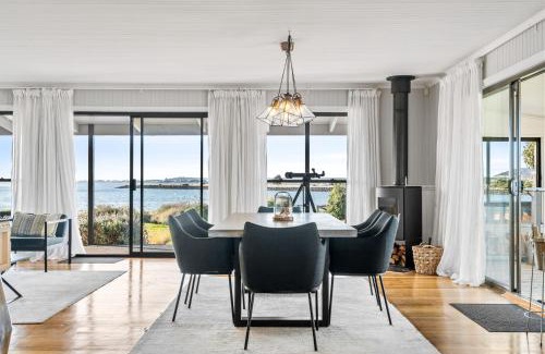 Clarence Point Casa | Stargazers Waterfront Hot tub Cottage Tasmania