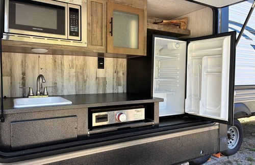 Corea Apartamento | Starlight Beach Experience 31' RV Travel Trailer on private 3 acres with beach and firepit