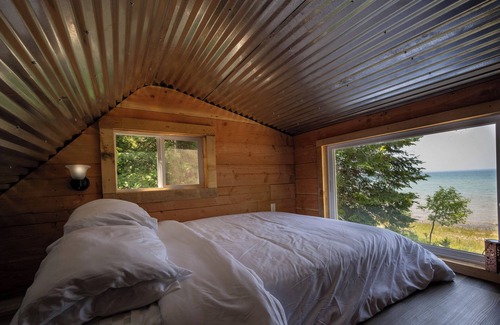 Cheboygan Cabina | "Starlight Cabin" Off-Grid Tiny Home on Lake Huron