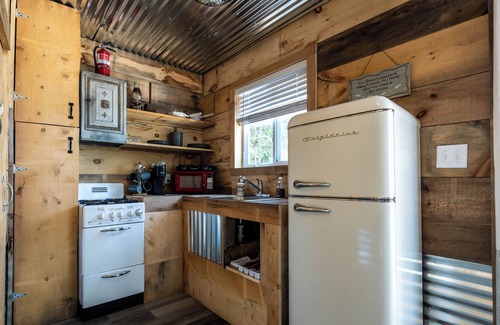 Cheboygan Cabina | "Starlight Cabin" Off-Grid Tiny Home on Lake Huron