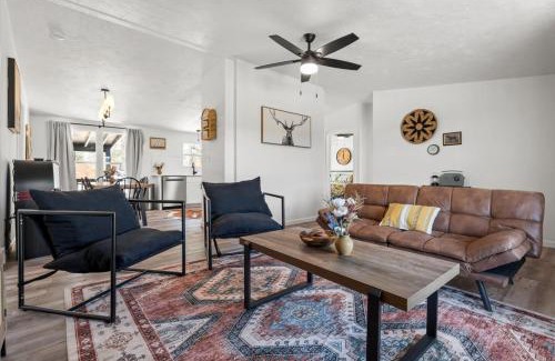 Canyon Lake Casa | Starlight Horizon 3 Cabins LMN - Pet-Friendly Texas Hill Country Group Stay Near Canyon Lake - Pool, Stargazing, Sleeps 24