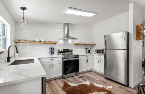 Canyon Lake Casa | Starlight Horizon 3 Cabins LMN - Pet-Friendly Texas Hill Country Group Stay Near Canyon Lake - Pool, Stargazing, Sleeps 24