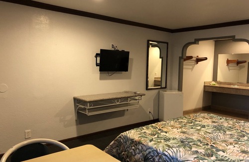 Los Angeles Hotel | Starlight Inn, Valley Blvd - Downtown LA