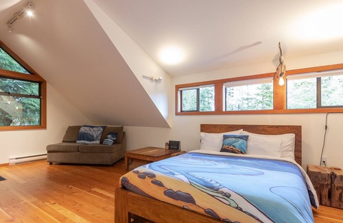 Tofino Apartamento | Starlight Nestled in the Forest with a Hot Tub!