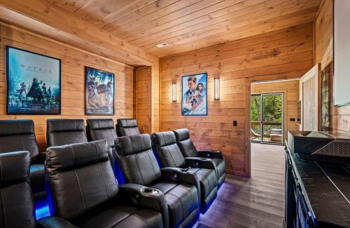 Sevierville Casa | Starlight Ridge - Luxury Indoor Pool with Theatre