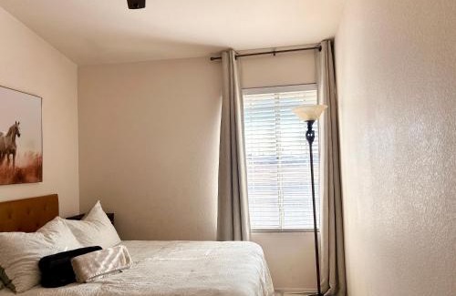 Hemet Casa | Starlight Western Room