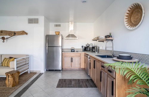 Desert Hot Springs Apartamento | Starlit Nights Getaway w/ Soaking Tub