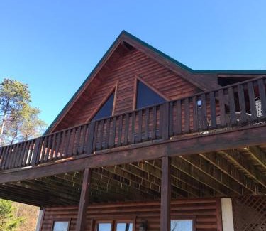 Rileyville Casa | Starlit view log cabin