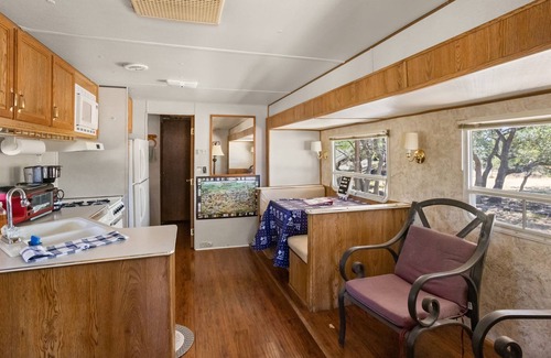 Boerne Alquiler De RV | Starry Nights and Firelit Memories in Hill Country