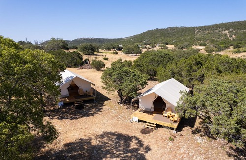 Boerne Alquiler De RV | Starry Nights and Firelit Memories in Hill Country