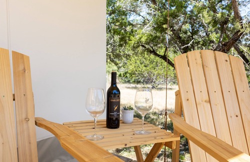 Boerne Alquiler De RV | Starry Nights and Firelit Memories in Hill Country