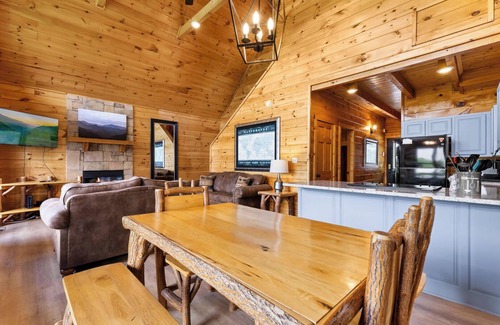 Gatlinburg - Pigeon Forge Complejo | Starry Nights is a beautiful three-bedroom cabin located in Mountain View Court.
