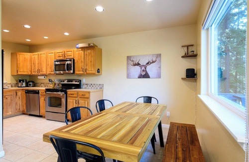 Roslyn Ridge Cabina | Starry Pines · Family & Pet Friendly Cabin Retreat w/ 3 Decks!