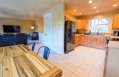 Roslyn Ridge Cabina | Starry Pines · Family & Pet Friendly Cabin Retreat w/ 3 Decks!