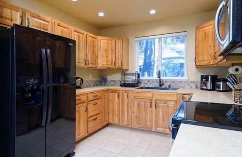 Roslyn Ridge Cabina | Starry Pines · Family & Pet Friendly Cabin Retreat w/ 3 Decks!