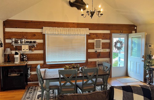 Jefferson Cabina | Plan a Late-Summer Cabin Escape @ Bear Creek Ridge