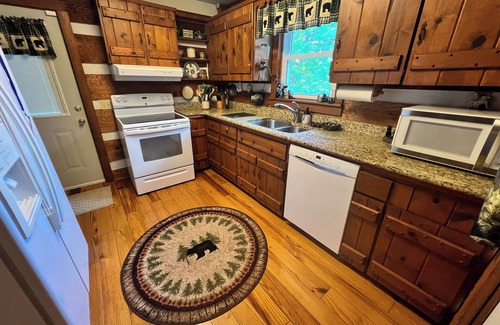 Jefferson Cabina | Plan a Late-Summer Cabin Escape @ Bear Creek Ridge